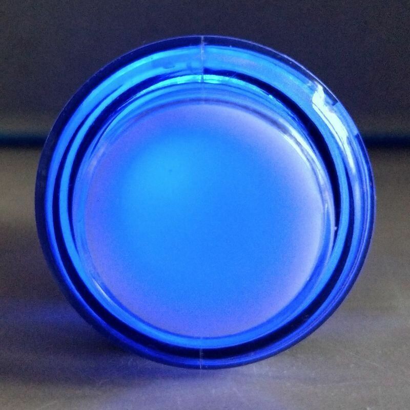 Blauer Button