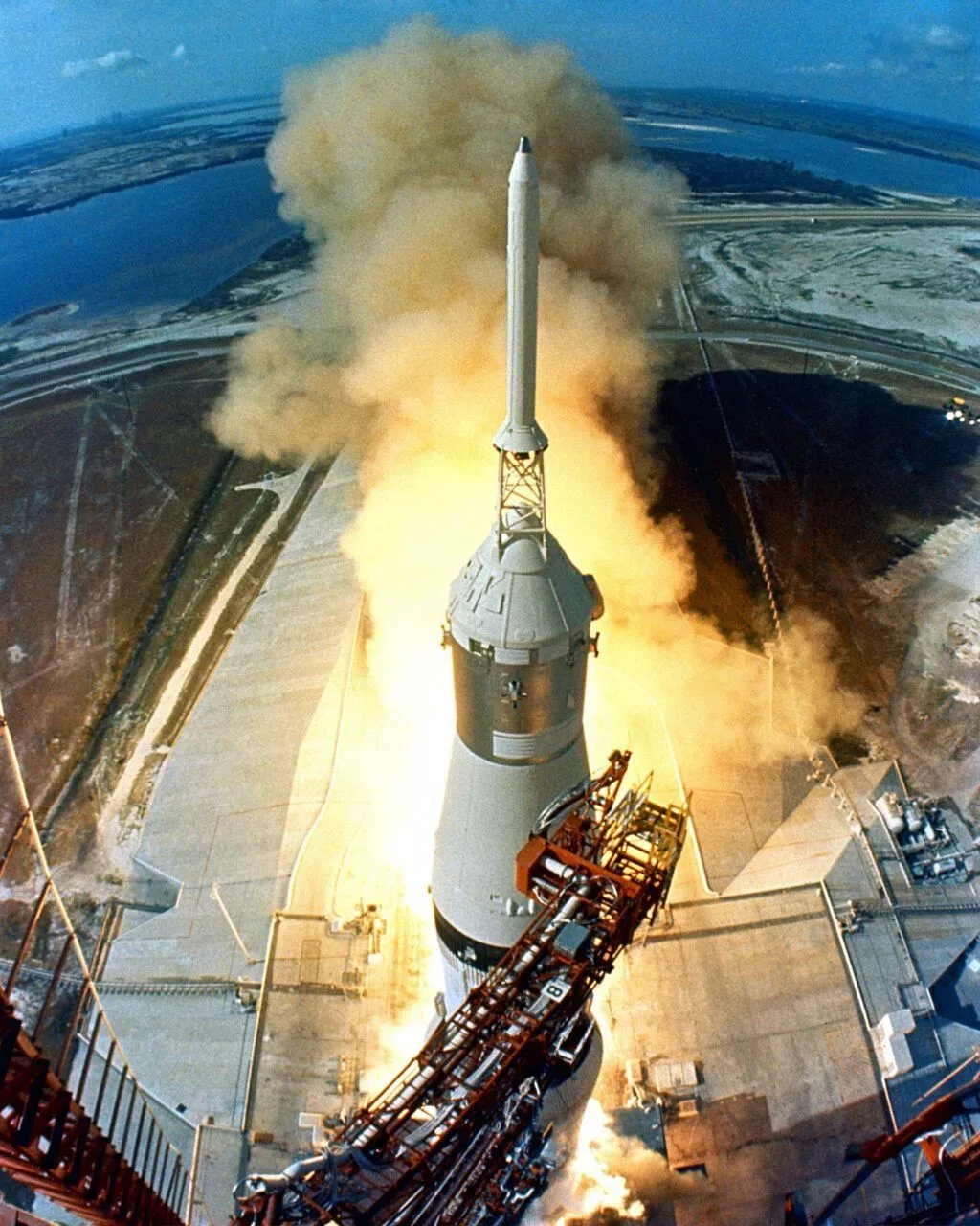 Start der Apollo 11 Rakete, Ziel: der Mond